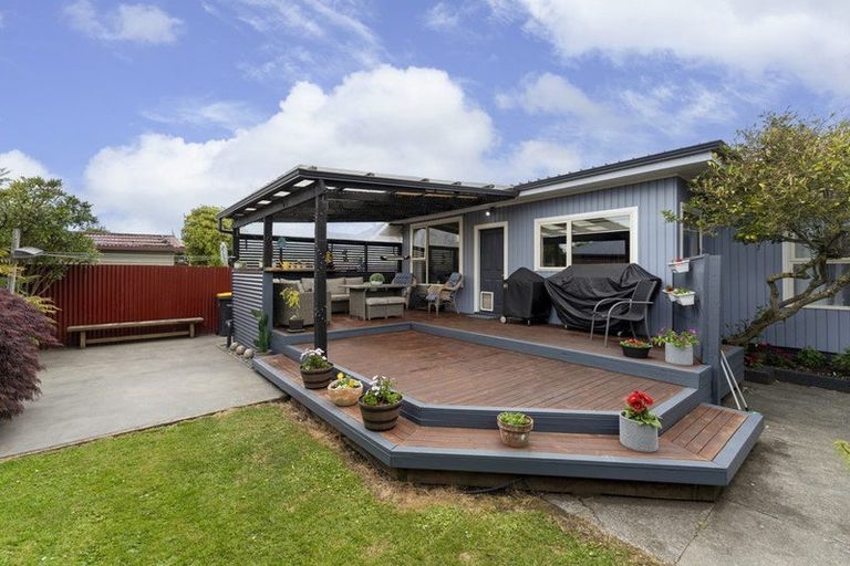 Photo of property in 6 Bentley Street, Russley, Christchurch, 8042