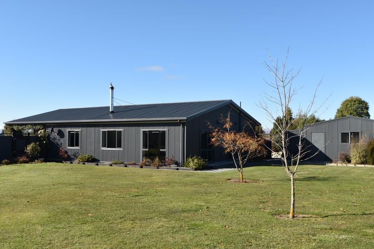 Photo of property in 16 Matukituki Crescent, Twizel, 7901