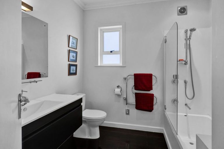 Photo of property in 290 Devon Street West, New Plymouth, 4310