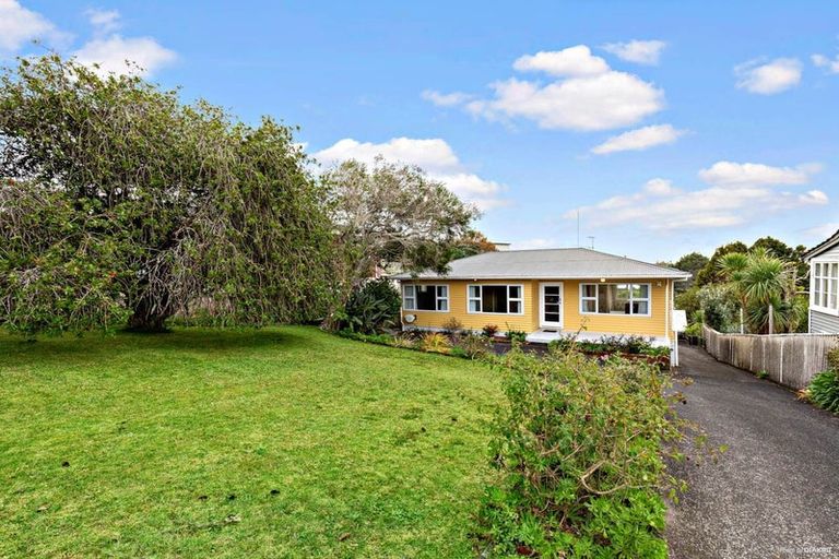 Photo of property in 31 Sunrise Avenue, Murrays Bay, Auckland, 0630