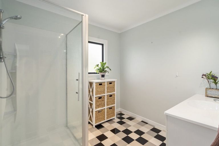 Photo of property in 394 Mangorei Road, Merrilands, New Plymouth, 4312