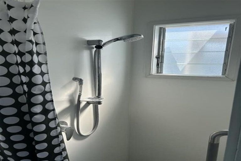 Photo of property in 10 Wallis Street, Raglan, 3225