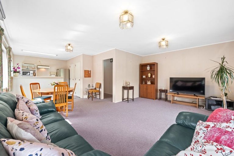 Photo of property in 1/73 Aviemore Drive, Highland Park, Auckland, 2010