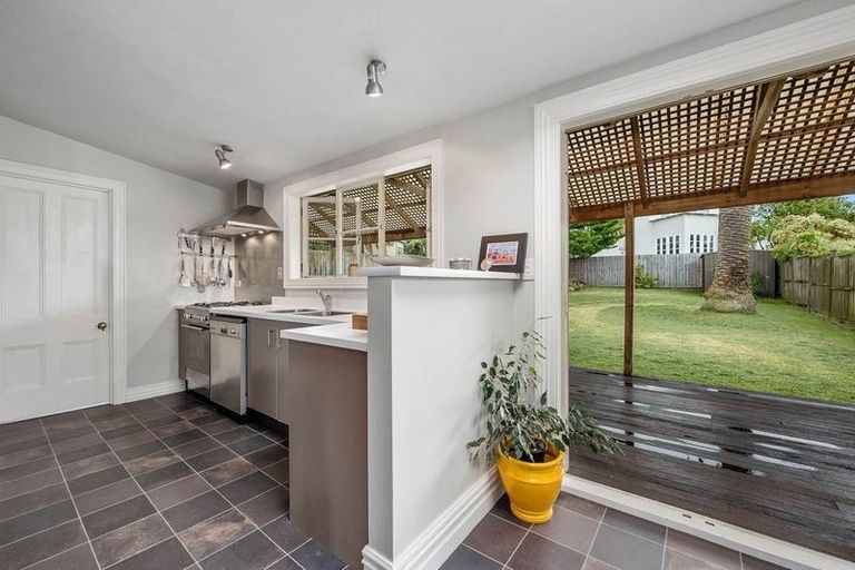 Photo of property in 5 Shoal Bay Road, Devonport, Auckland, 0624