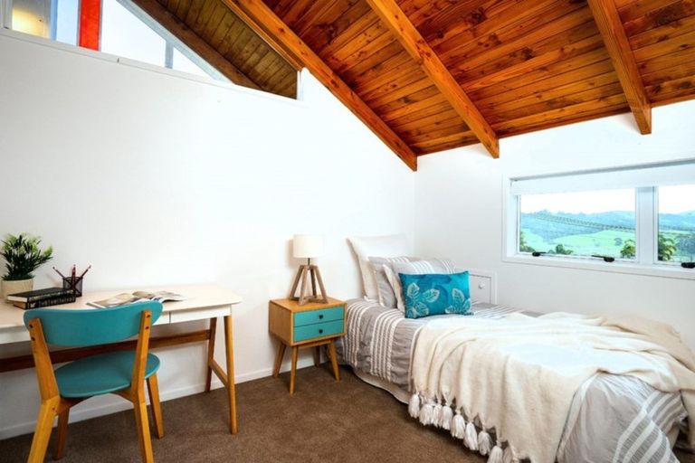 Photo of property in 31 Ocean View Road, Hatfields Beach, Orewa, 0931