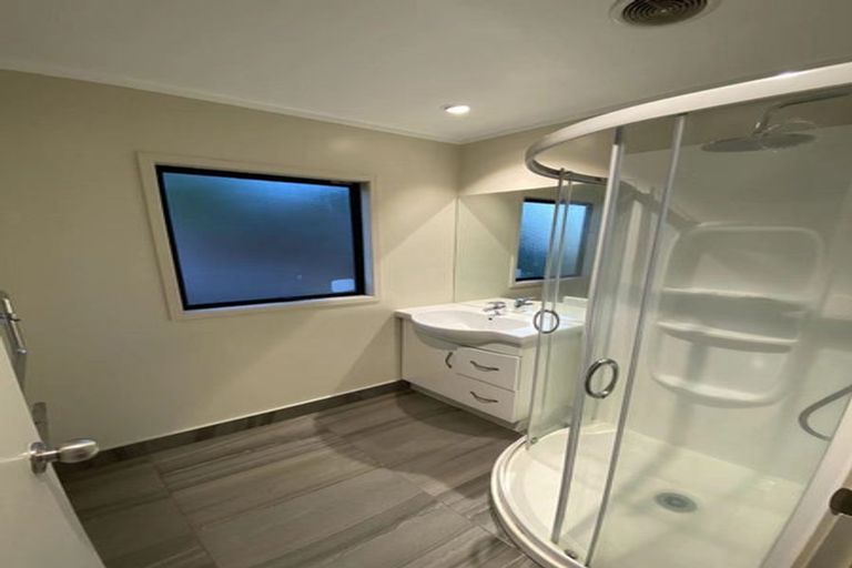 Photo of property in 24 West Harbour Drive, West Harbour, Auckland, 0618