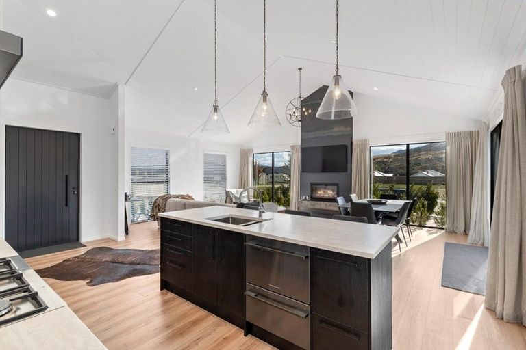 Photo of property in 8 Wheat Street, Jacks Point, Queenstown, 9371