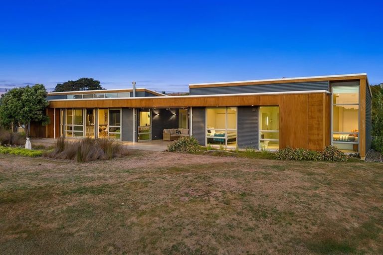 Photo of property in 40 Raukawa Road, Peka Peka, Waikanae, 5391