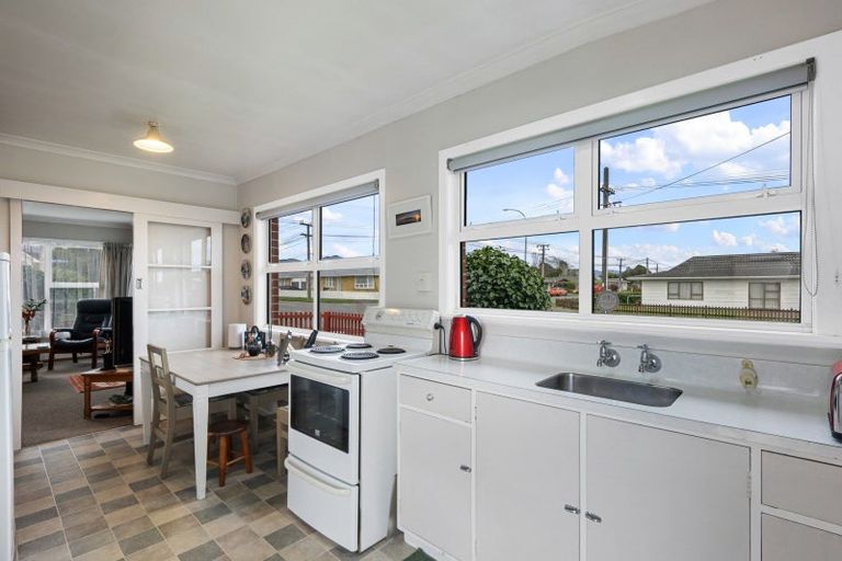 Photo of property in 75 Winchester Street, Levin, 5510