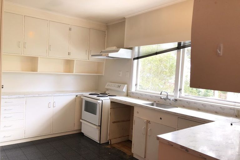 Photo of property in 38 Beaubank Road, Kelston, Auckland, 0602