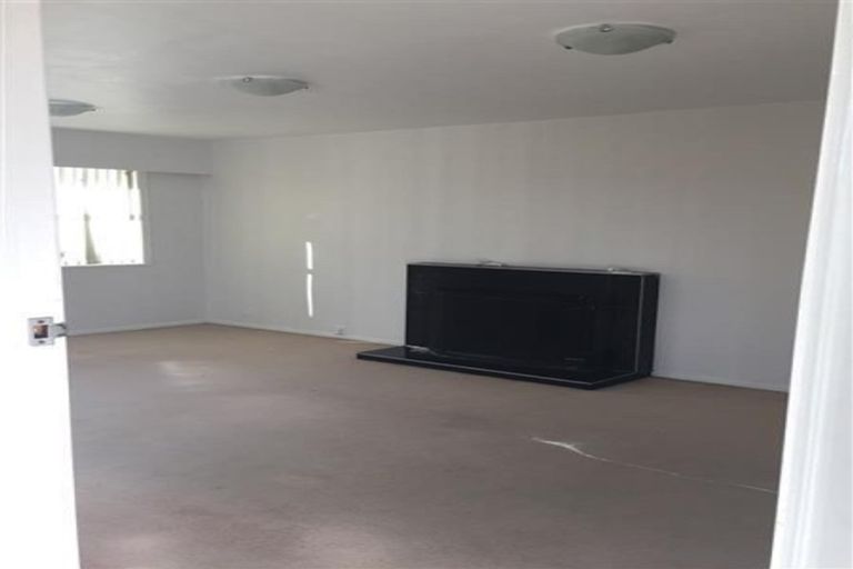 Photo of property in 1/11 Arrow Road, Forrest Hill, Auckland, 0620