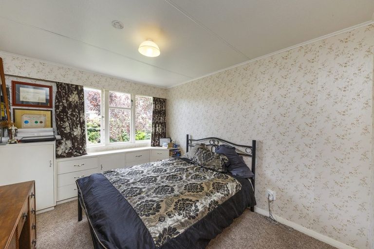 Photo of property in 8 Montrose Place, Takaro, Palmerston North, 4412