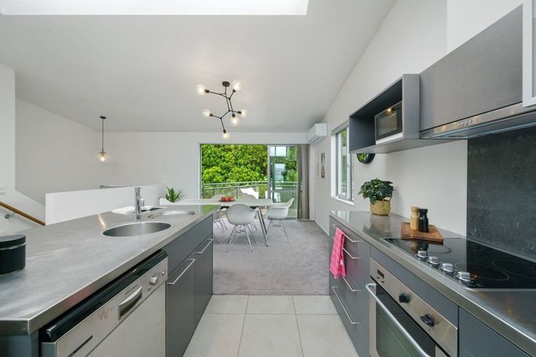 Photo of property in 17/2 Onslow Road, Khandallah, Wellington, 6035