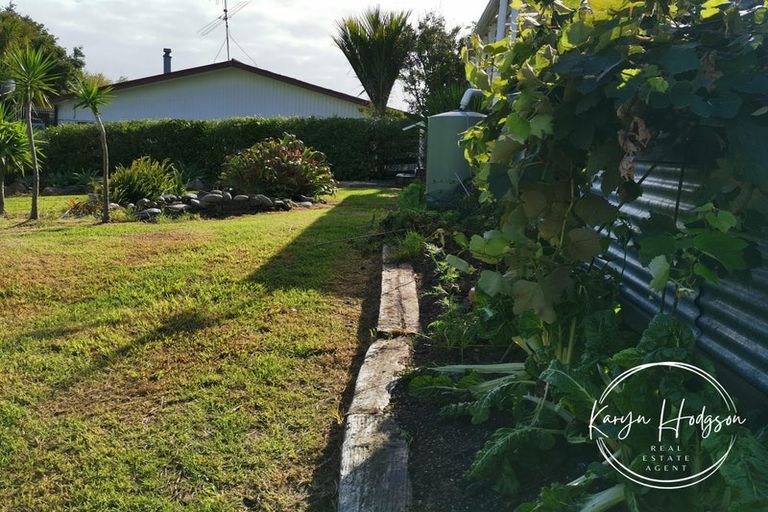 Photo of property in 9 Whaka Street, Maungaturoto, 0520