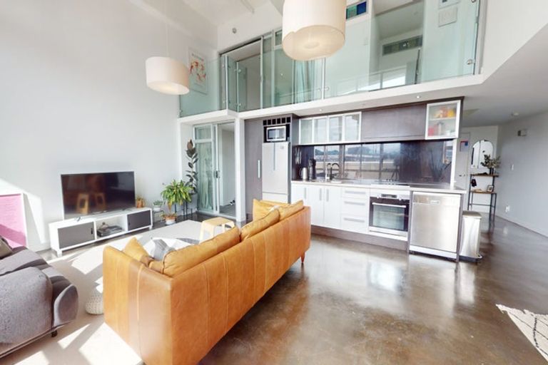 Photo of property in Stadium Garden Flats, 111/107 Thorndon Quay, Pipitea, Wellington, 6011