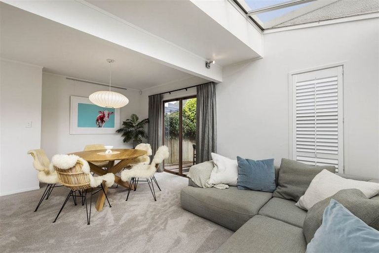 Photo of property in 127 Mellons Bay Road, Mellons Bay, Auckland, 2014