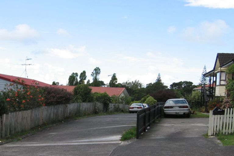 Photo of property in 35 Holmes Drive South, West Harbour, Auckland, 0618