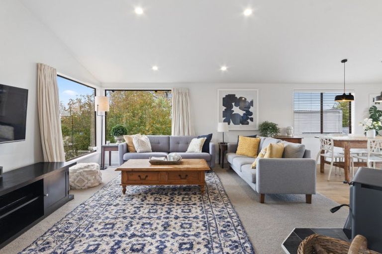 Photo of property in 3 View Road, Shelly Park, Auckland, 2014