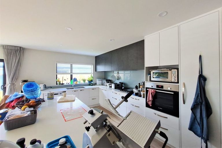 Photo of property in 115 Karepiro Drive, Stanmore Bay, Whangaparaoa, 0932