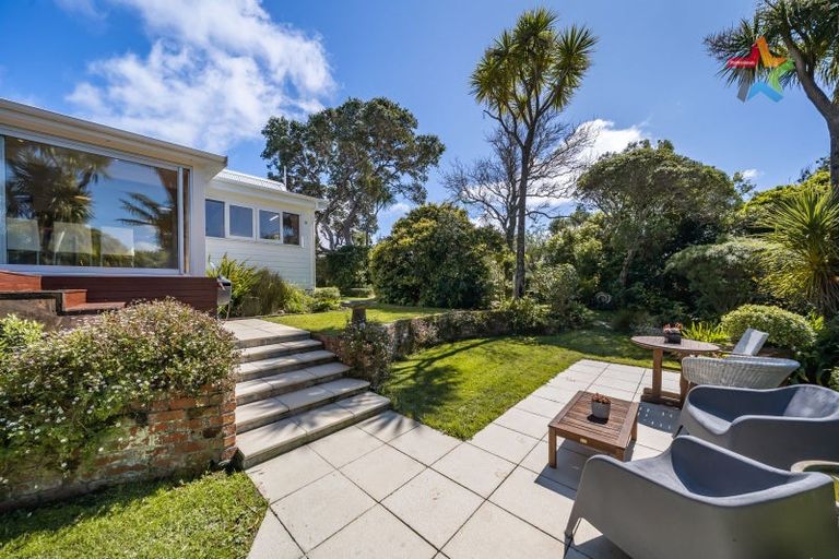 Photo of property in 100 Korokoro Road, Korokoro, Lower Hutt, 5012