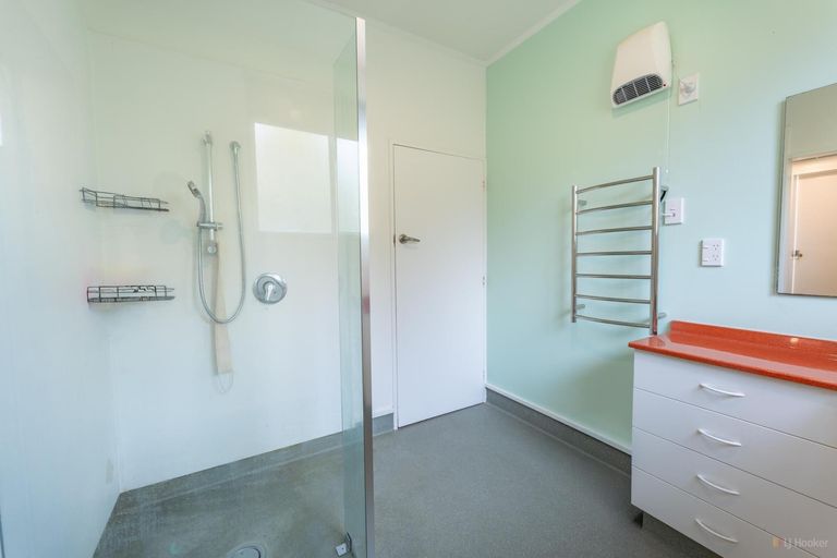 Photo of property in 60 Timaru Road, Waimate, 7924