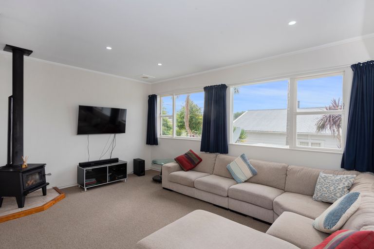 Photo of property in 9 Union Street, Hikurangi, 0114
