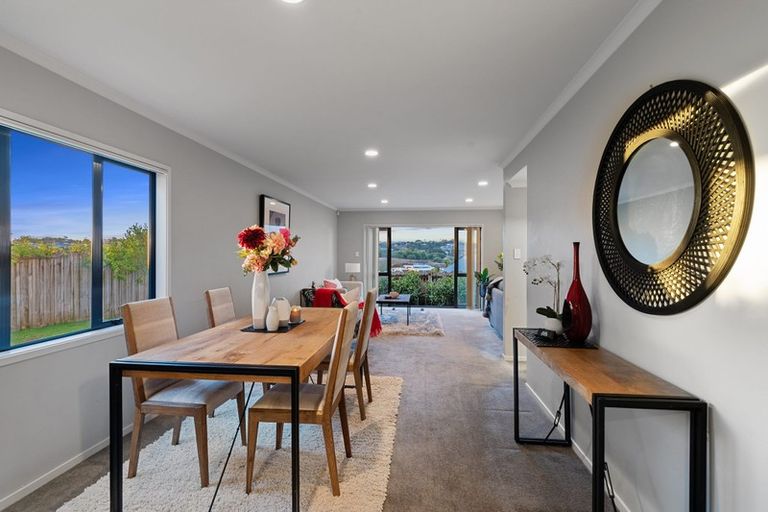 Photo of property in 41 Sonoma Crescent, Oteha, Auckland, 0632