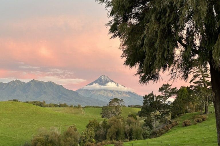 Photo of property in 100 Carthew Street, Okato, 4335