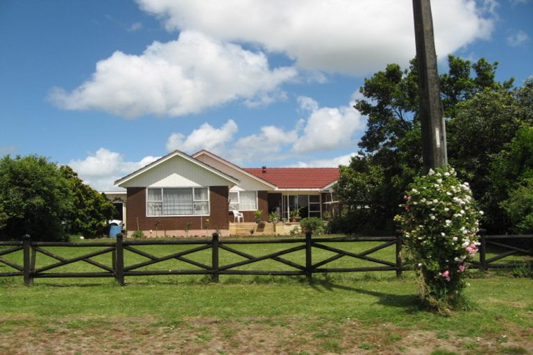 Photo of property in 37 Petersons Road, Ardmore, Papakura, 2582