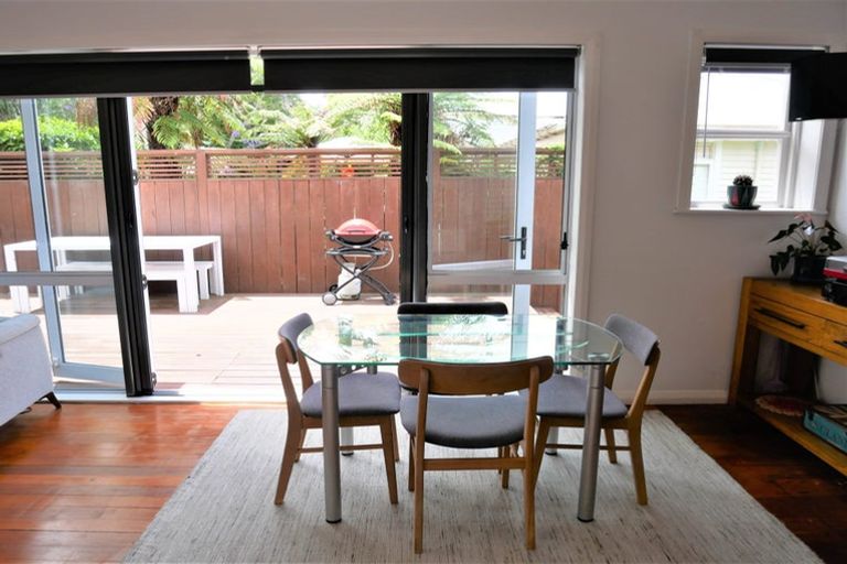 Photo of property in 1/14 Hogans Road, Glenfield, Auckland, 0629
