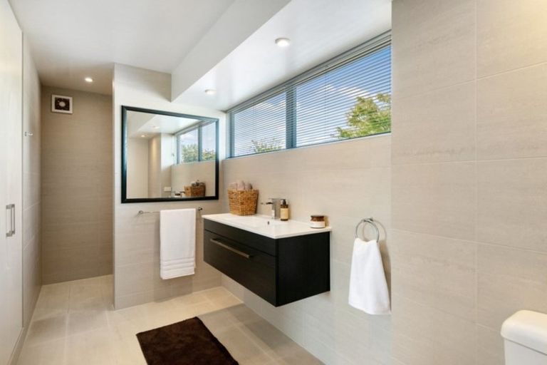 Photo of property in 25 Garreg Road, Fendalton, Christchurch, 8052