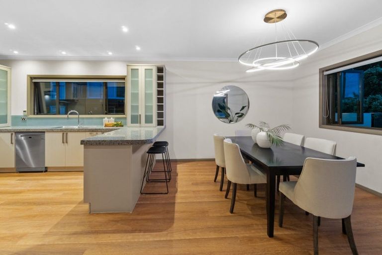 Photo of property in 4 Glenoaks Rise, Mellons Bay, Auckland, 2014