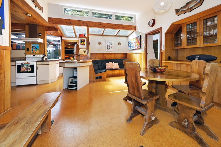 Photo of property in 12 Taraire Road, Titirangi, Auckland, 0604