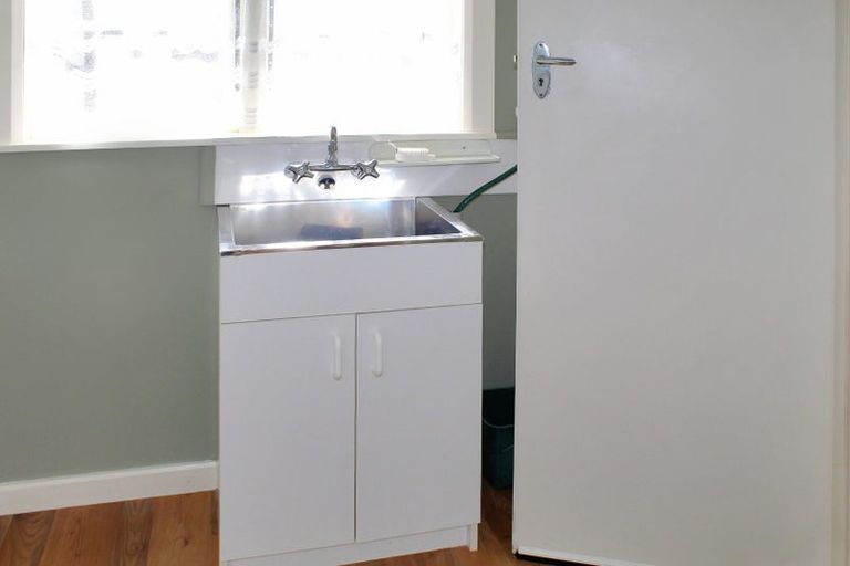 Photo of property in 12 Saint Albans Avenue, Hokowhitu, Palmerston North, 4410