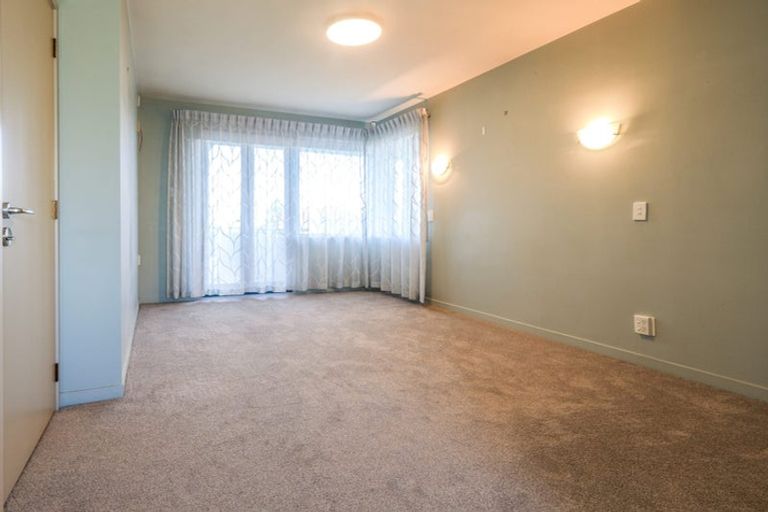 Photo of property in 190 Hurstmere Road, Takapuna, Auckland, 0622