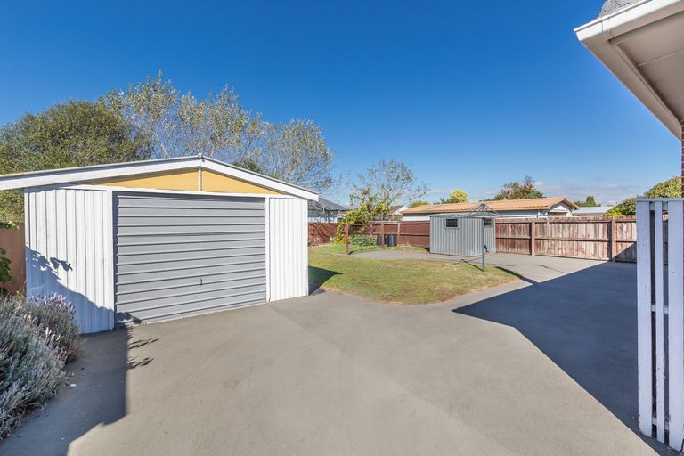 Photo of property in 32 Bournemouth Crescent, Aranui, Christchurch, 8061