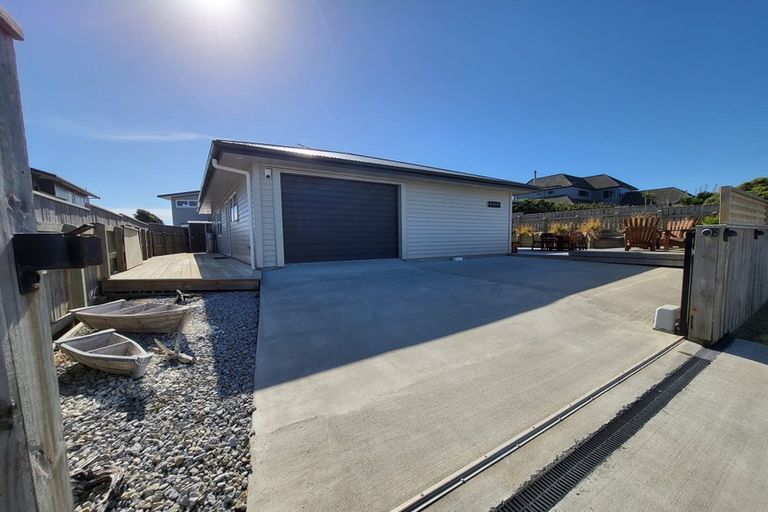 Photo of property in 18 Marine Parade South, Foxton Beach, Foxton, 4815