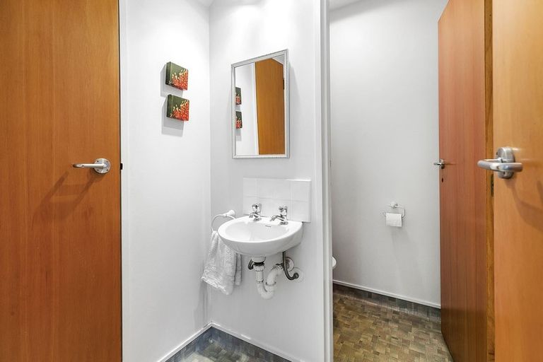 Photo of property in 32 Paremata Crescent, Paremata, Porirua, 5024