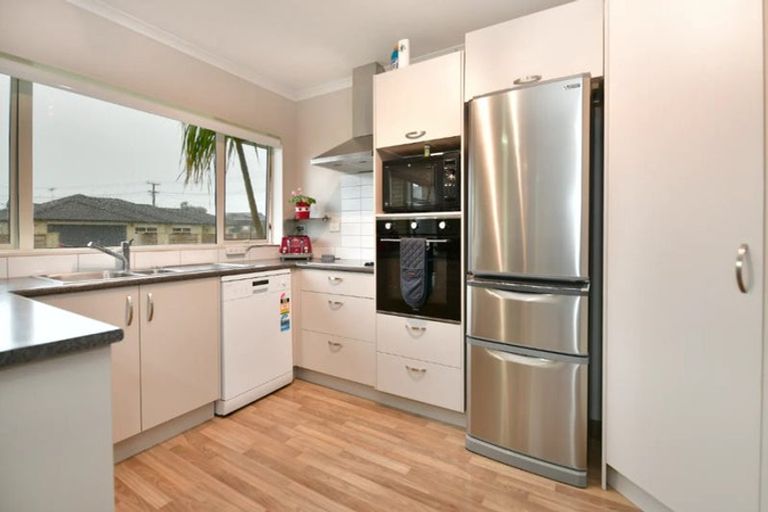 Photo of property in 10 Centreway Road, Orewa, 0931