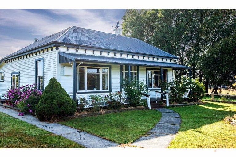 Photo of property in 70 Parsonage Road, Waimate, 7978