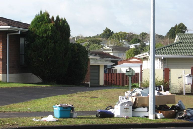 Photo of property in 2/40 Ray Small Drive, Papakura, 2110