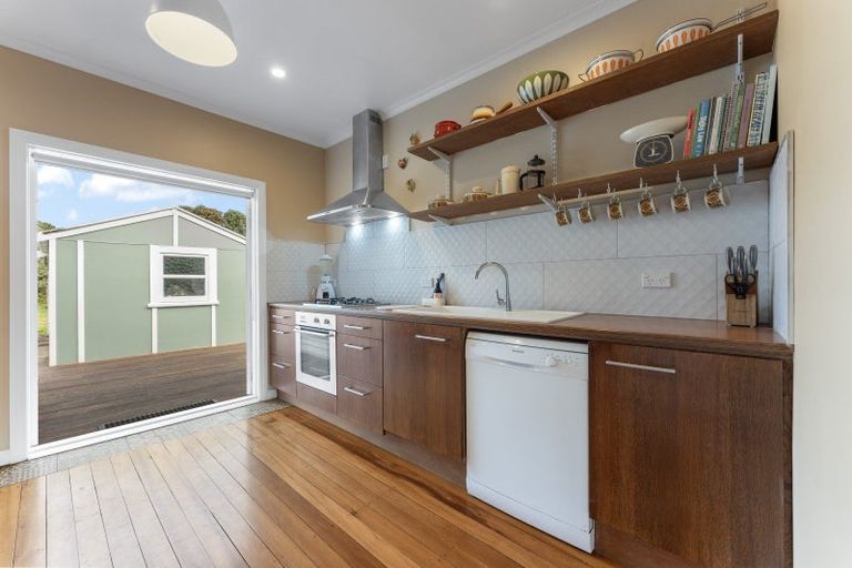 Photo of property in 27 Manuka Street, Otaki Beach, Otaki, 5512