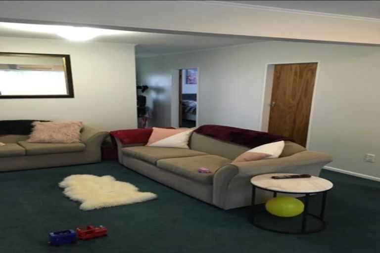 Photo of property in 62b Baylands Drive, Newlands, Wellington, 6037