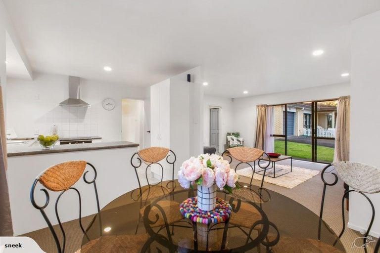 Photo of property in 2/15 Miro Road, Mangere Bridge, Auckland, 2022