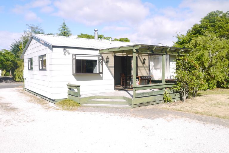 Photo of property in 8 Susan Lane, Kinloch, Taupo, 3377