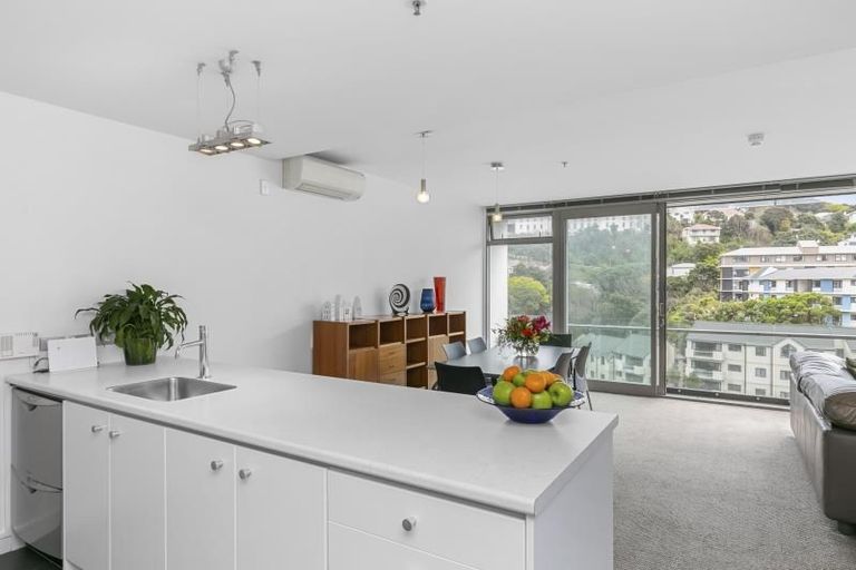 Photo of property in Montreaux Apartments, 9g/164 The Terrace, Wellington Central, Wellington, 6011