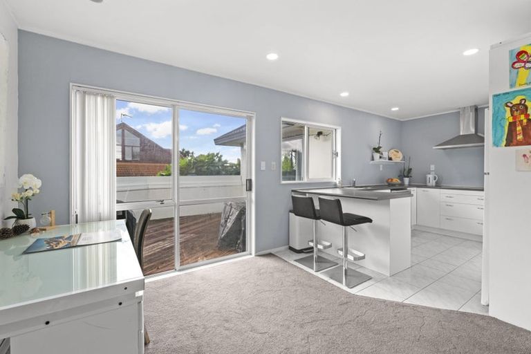 Photo of property in 35 Rifleman Rise, Unsworth Heights, Auckland, 0632