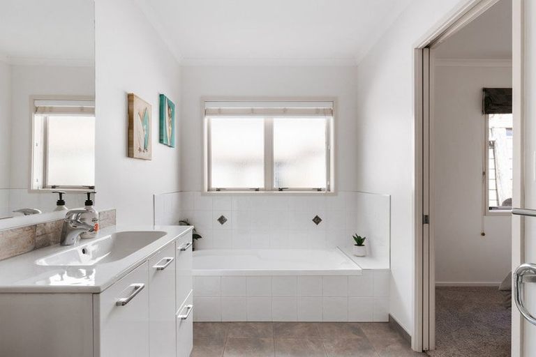 Photo of property in 8 Waiorakei Way, Welcome Bay, Tauranga, 3175