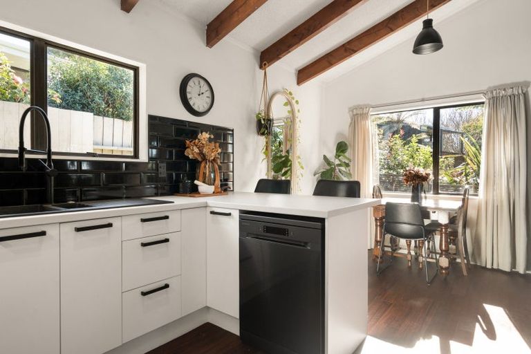 Photo of property in 1/32 Ranginui Road, Welcome Bay, Tauranga, 3112