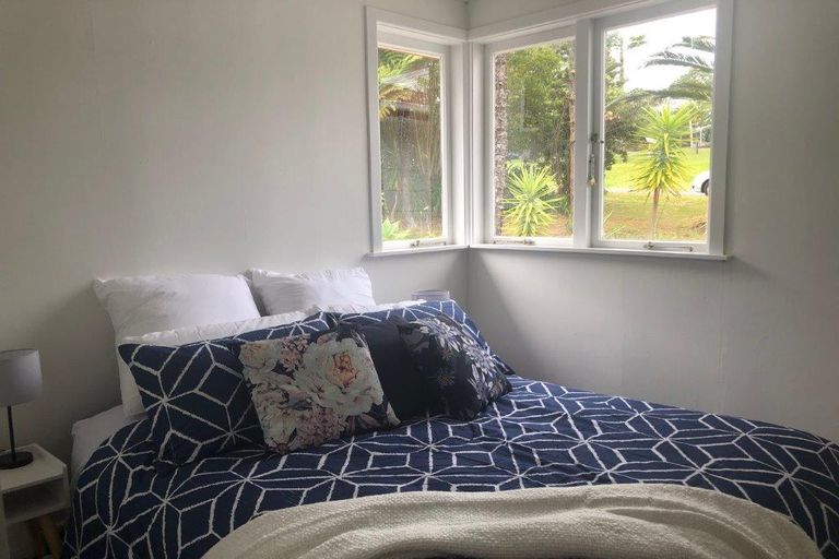 Photo of property in 16 Parrs Cross Road, Henderson, Auckland, 0612